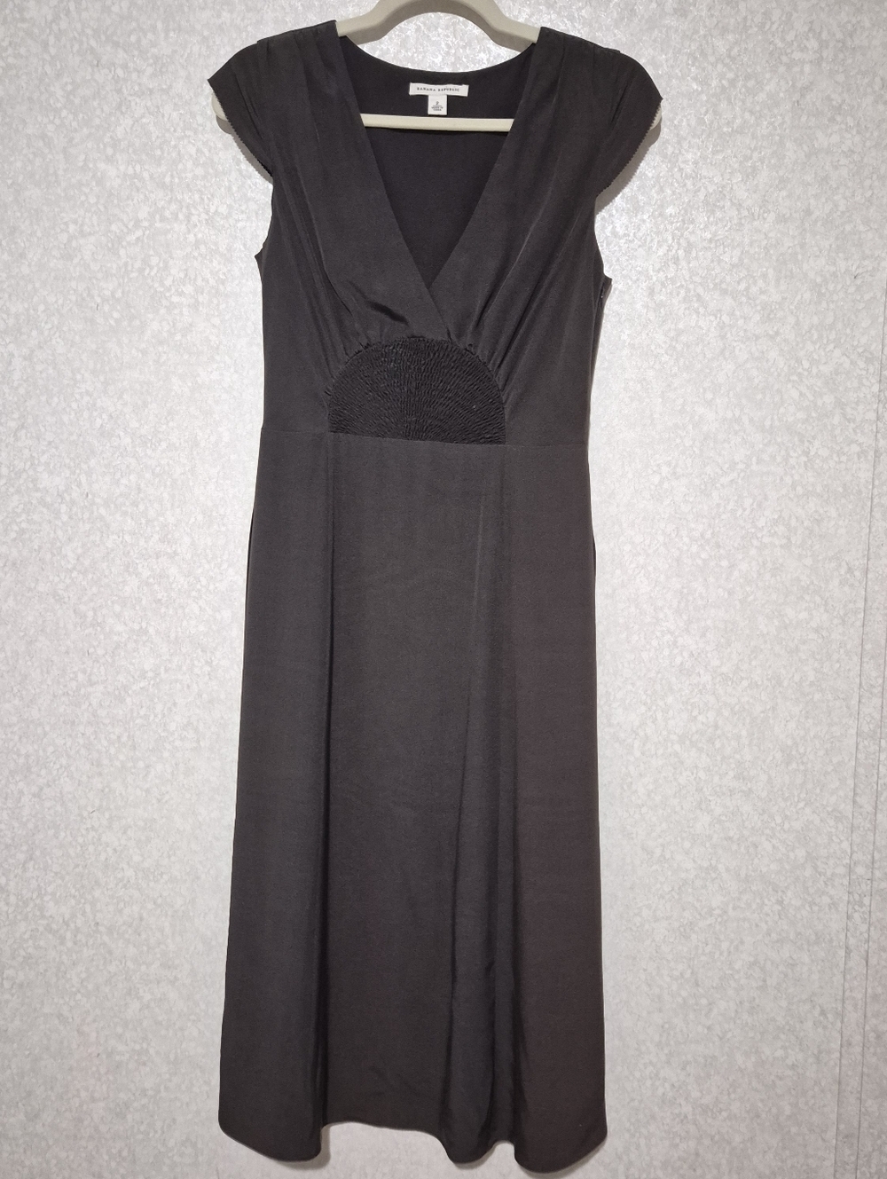 Banana Republic Brown V-Neck Midi Dress with Waist Detail..100% Silk...Size:2